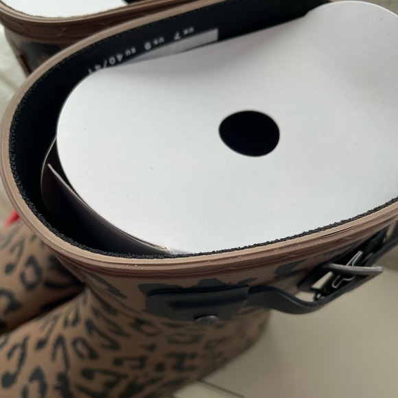 New with tags HUNTER ORIGINAL REFINED SHORT WATERPROOF LEOPARD RAIN BOOT SZ 9 - Picture 7 of 8